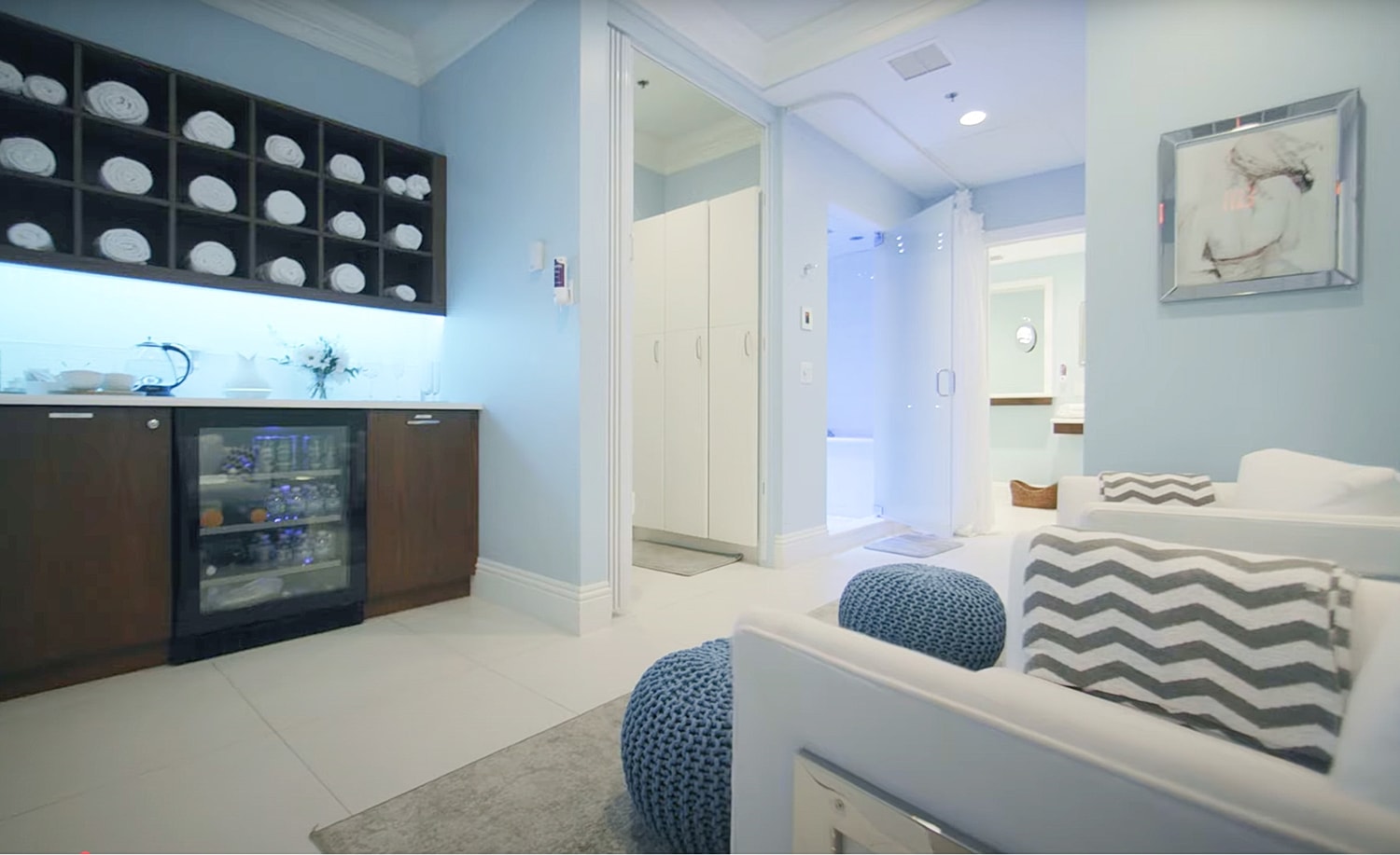 Modern relaxation space with refreshments and towels.